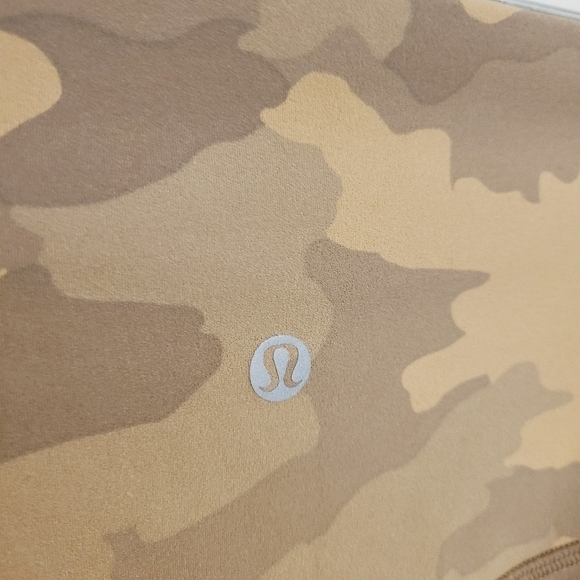 Lululemon | Women's Tan/Brown Align™ Camo Print High-Rise 25" Leggings (Size 14) - Picture 12 of 15